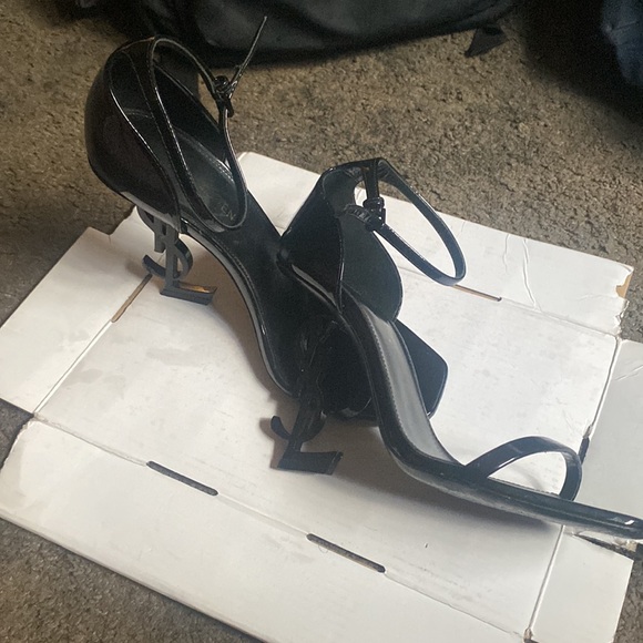 I wore them like 3 times but still in good condition - Picture 2 of 8